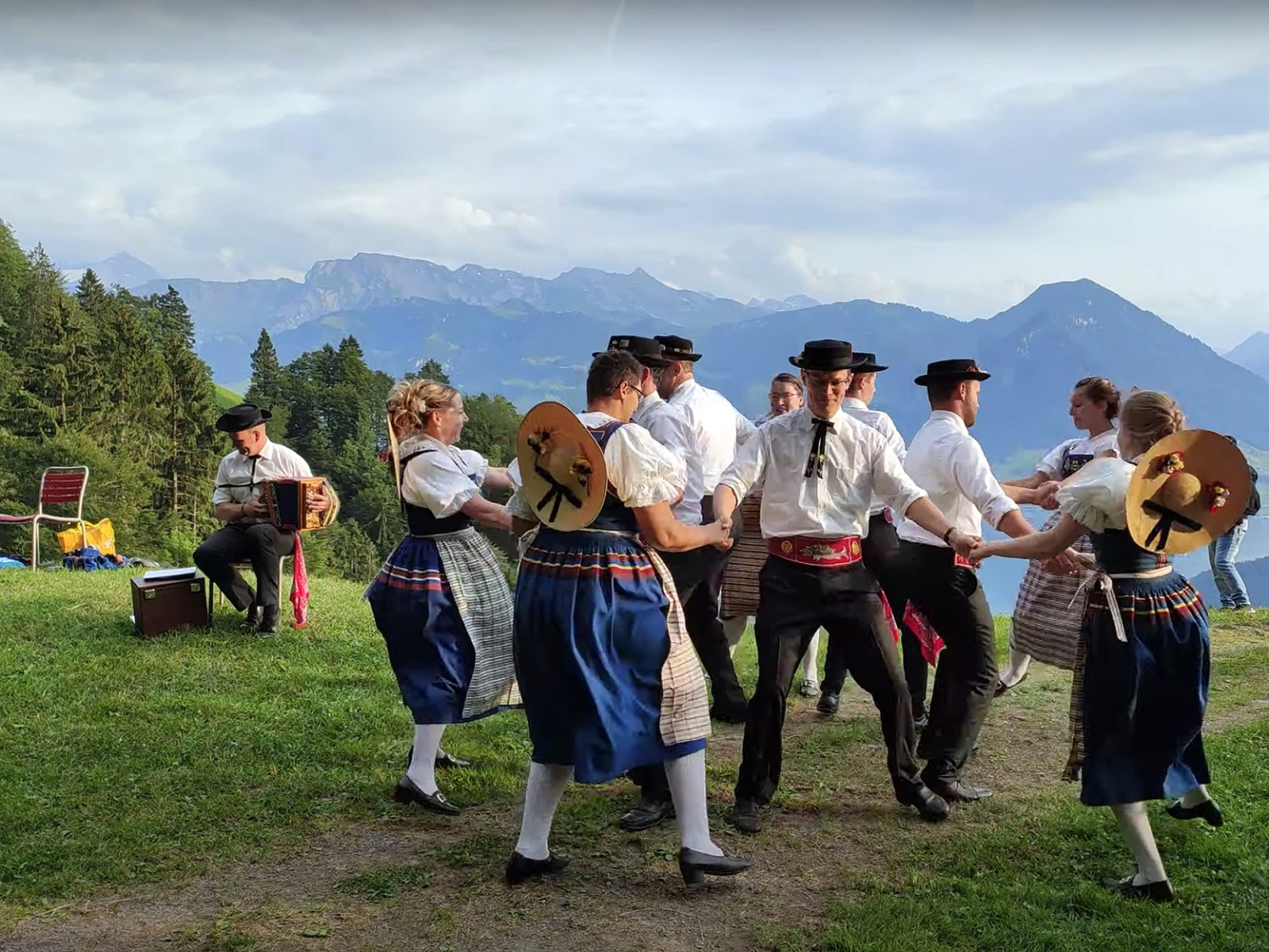 293 FOLK DANCING TRADITION - Switzerland